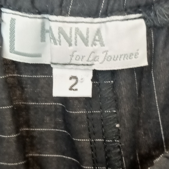 L. Hanna for La Tournee' bubble pants in black with white stripes size 2. - Picture 5 of 8